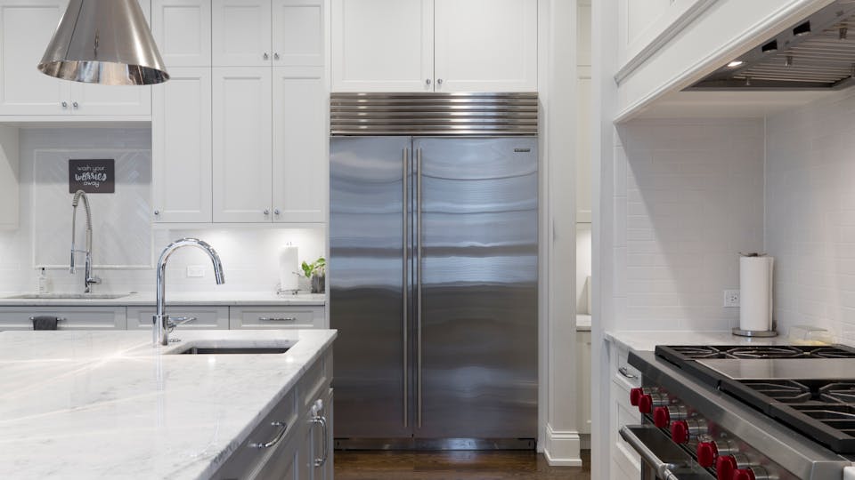 Alles griffbereit Die 10 besten Tipps, um deinen Kühlschrank effizient zu organisieren
