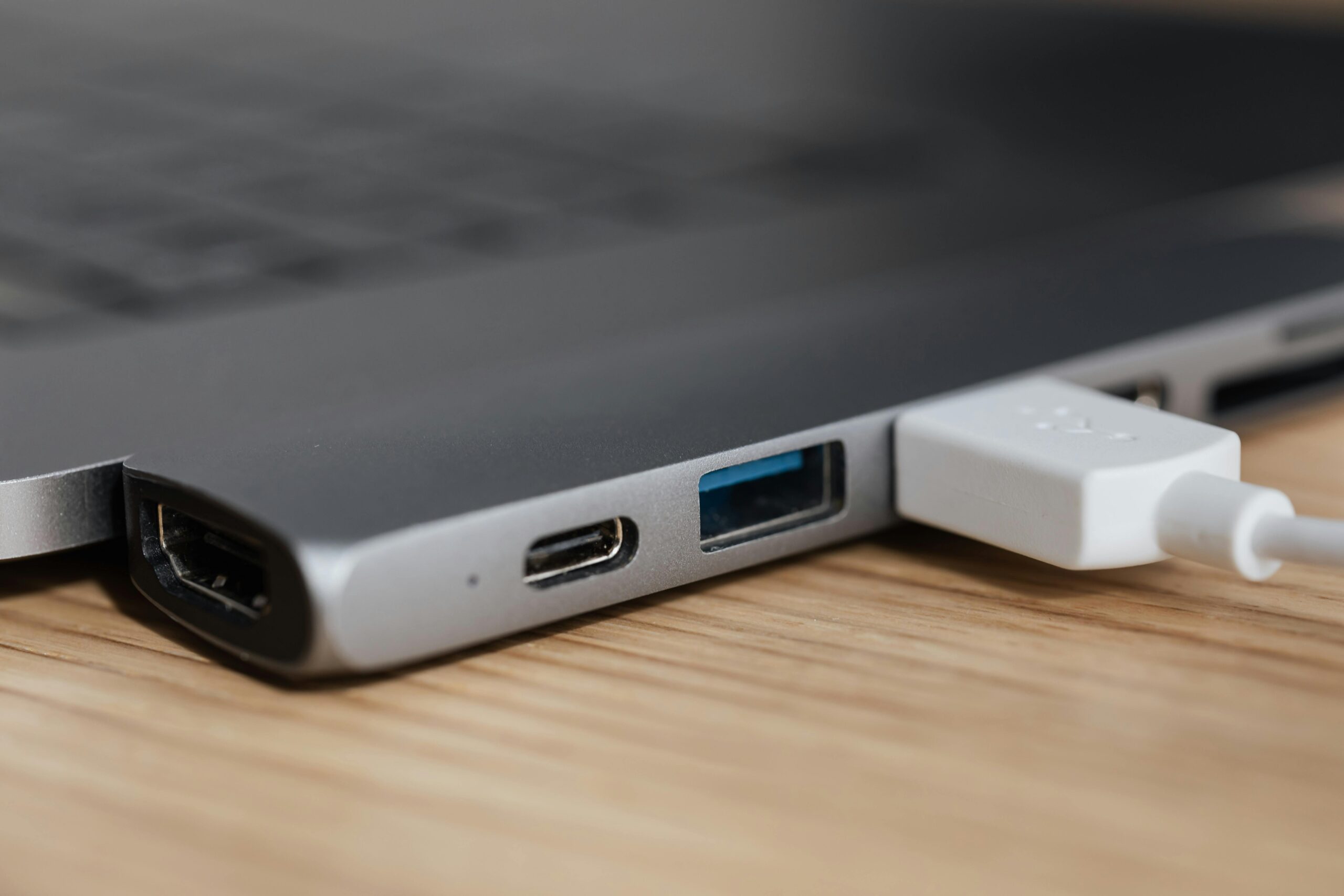 USB-Kabelanschluss am Computer leuchtet - Lösung und Tipps
