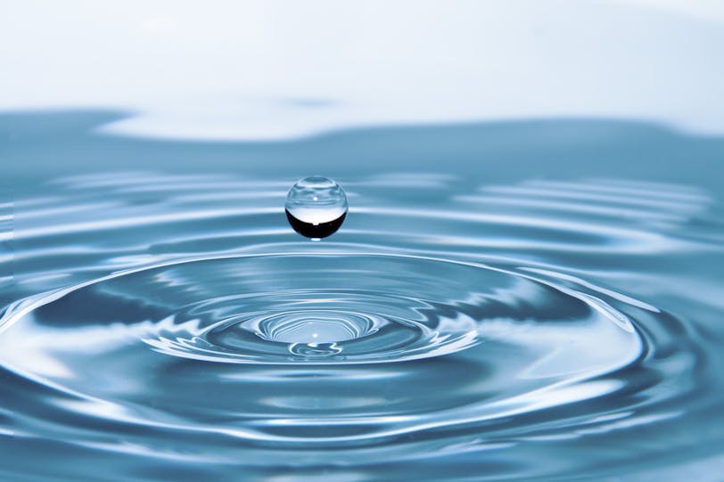 Zu viel Wasser im Körper Welche Symptome treten auf 12 Tipps