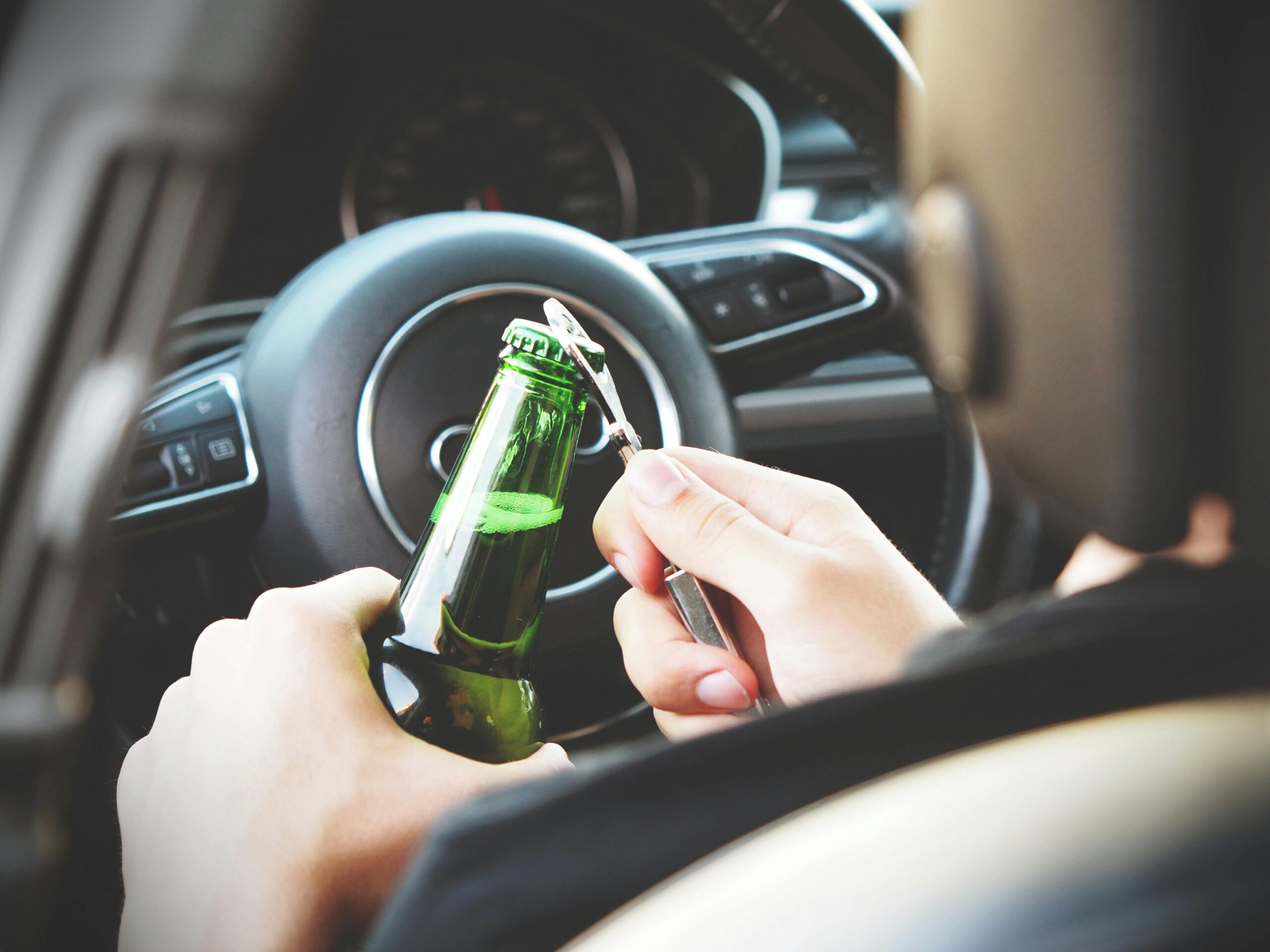 Promille Grenze: Auto fahren bis wann? Mit wie viel Alkohol darf man noch autofahren? Kritik und Übersicht