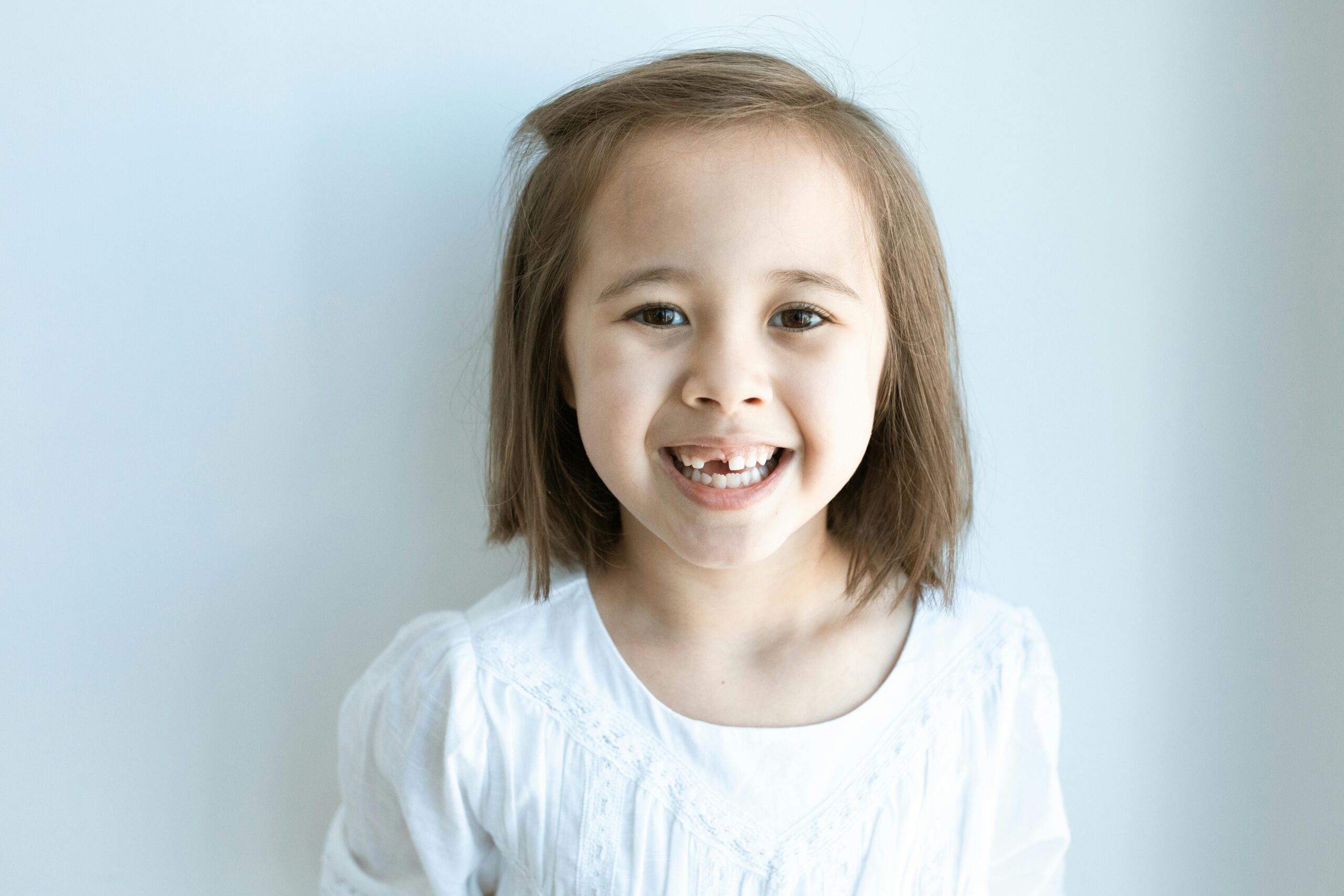 Wie viele Zähne hat ein Kind ab welchem Alter? Tabelle und Übersicht